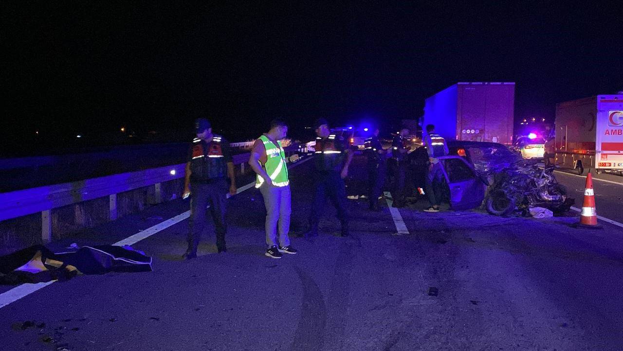 Zincirleme trafik kazası faciaya neden oldu: 2 ölü 12 yaralı
