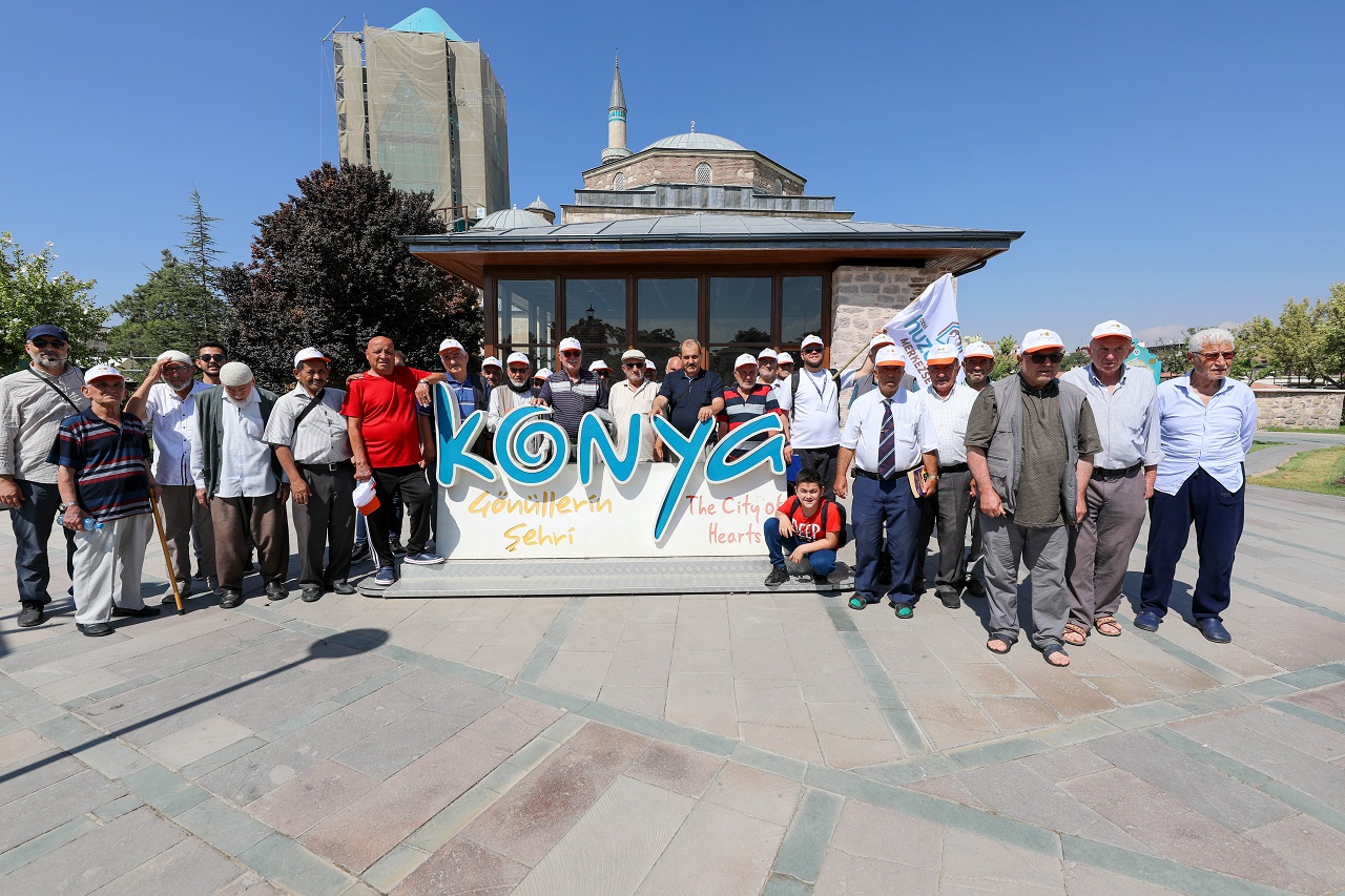 Konya'da huzurevi sakinlerine gezi organizasyonu