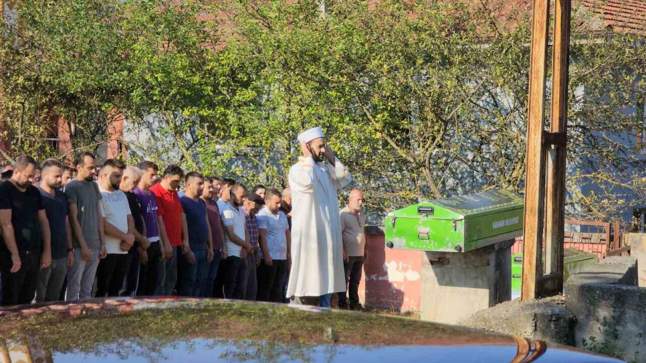 Hayatını kaybeden yeğenine kalbi dayanmadı