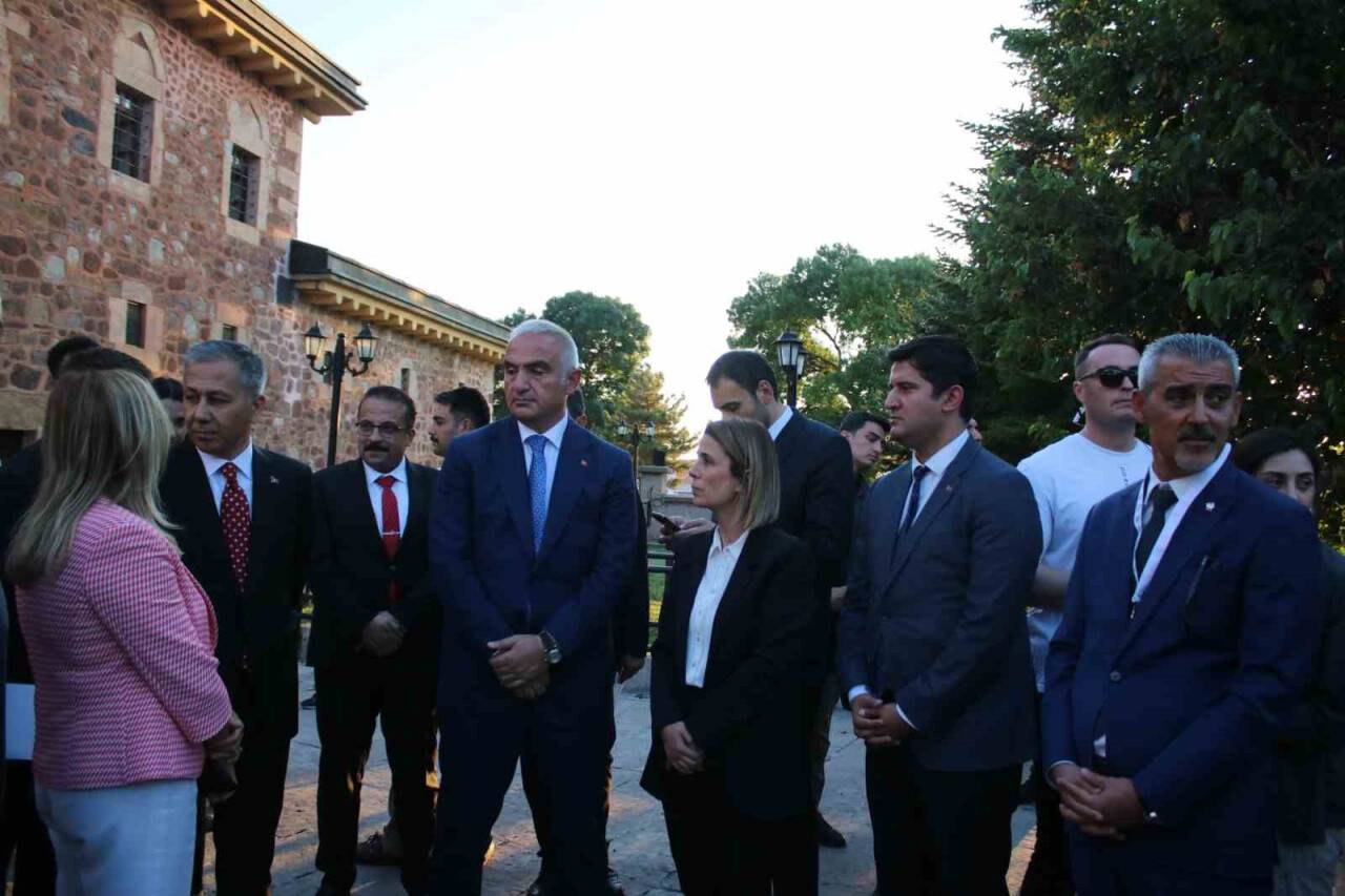 “Dünyamız şu anda en çok barışa, sevgiye, merhamete, hoşgörüye ve muhabbete ihtiyaç duymaktadır”