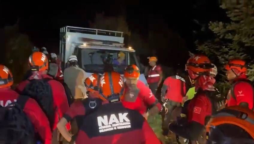 20 metrelik dere yatağına düştü