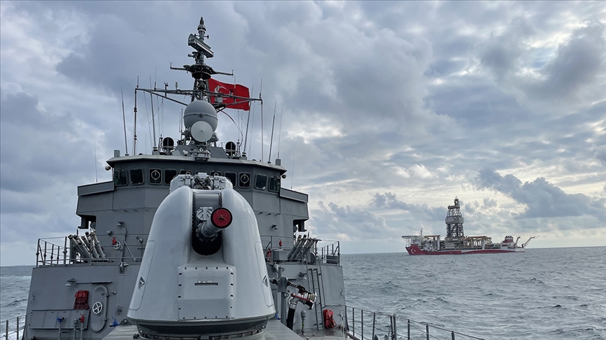 Batı Karadeniz'deki sondaj gemilerine refakat etti