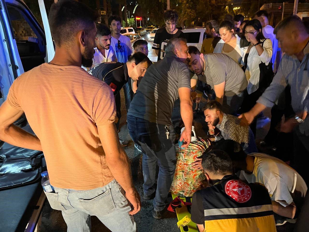 Otomobil ve motosiklet çarpıştı: 1’i ağır 2 yaralı