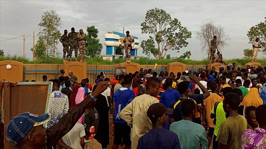 Nijer'de cuntadan, Muhammed Bazum'a "Vatana ihanet" iddiası
