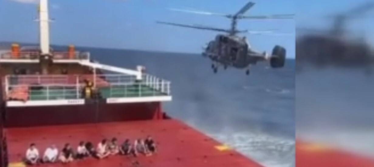 Rus askerlerinden Türk gemisine helikopterli denetim