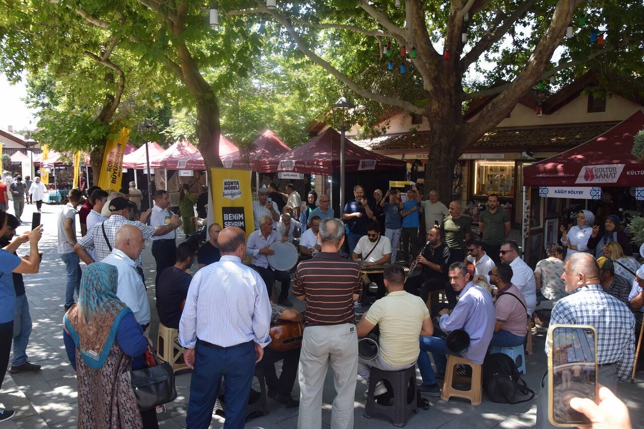 Tarihi festival mest etti