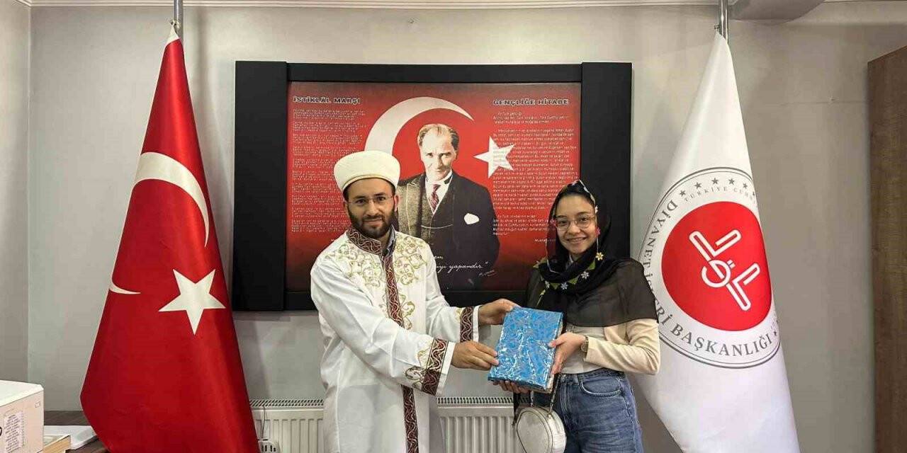 Filipinli genç kız Müslüman odu