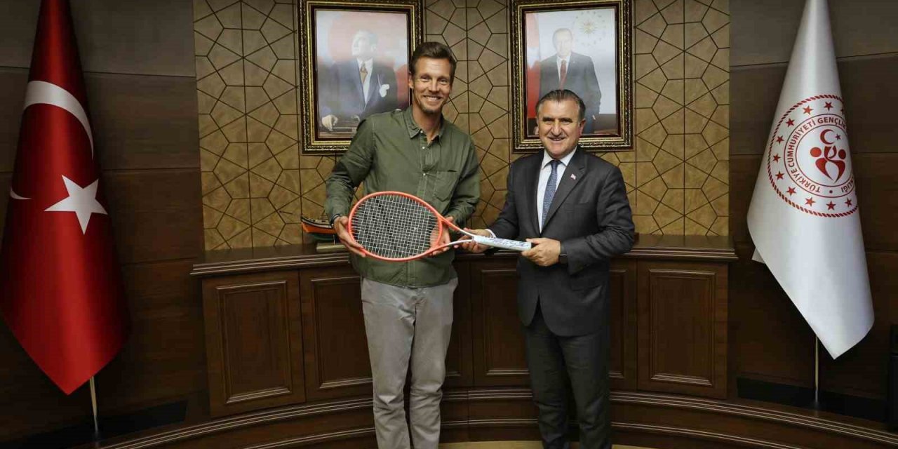 Bakan Bak, ünlü tenisçi Tomas Berdych ile görüştü