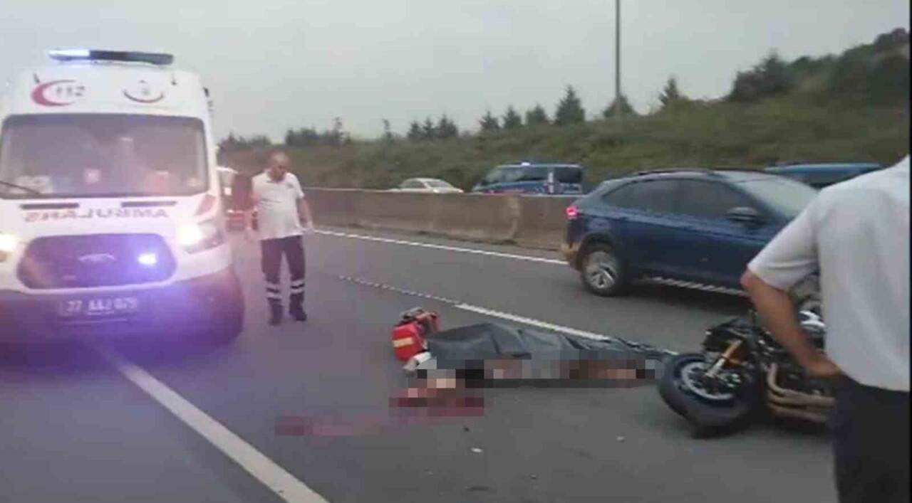 Motosiklet servis midibüsüne arkadan çarptı