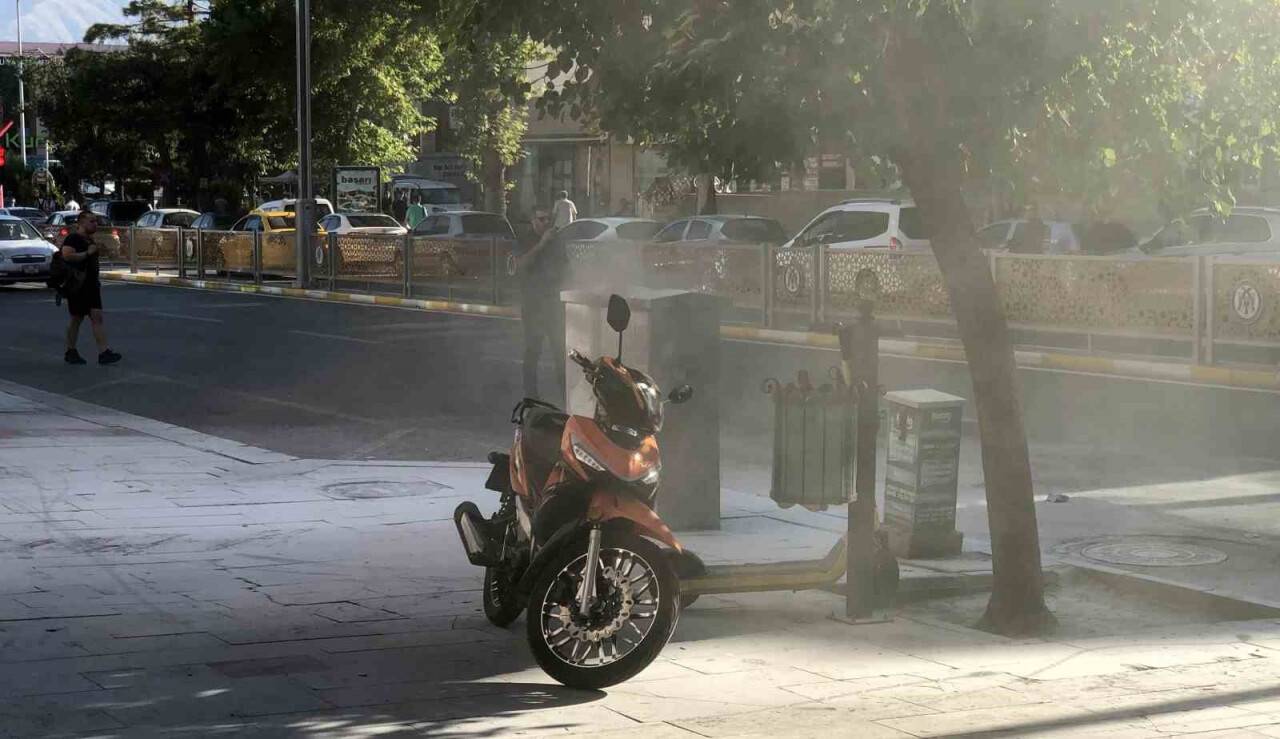 Sıcaktan elektrik panosu yandı