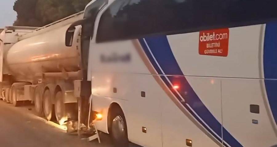Yolcu otobüsü tankerle çarpıştı, çok sayıda yaralı