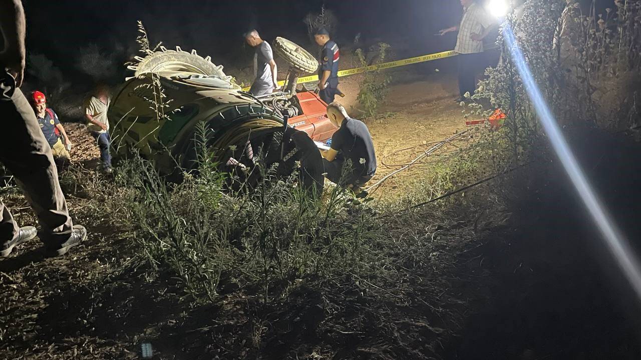 Traktörün altında kalarak can verdi