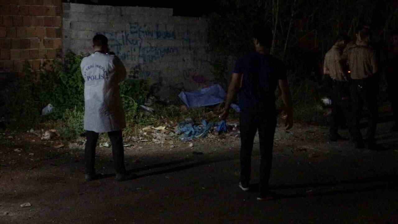Boş arazide erkek cesedi bulundu