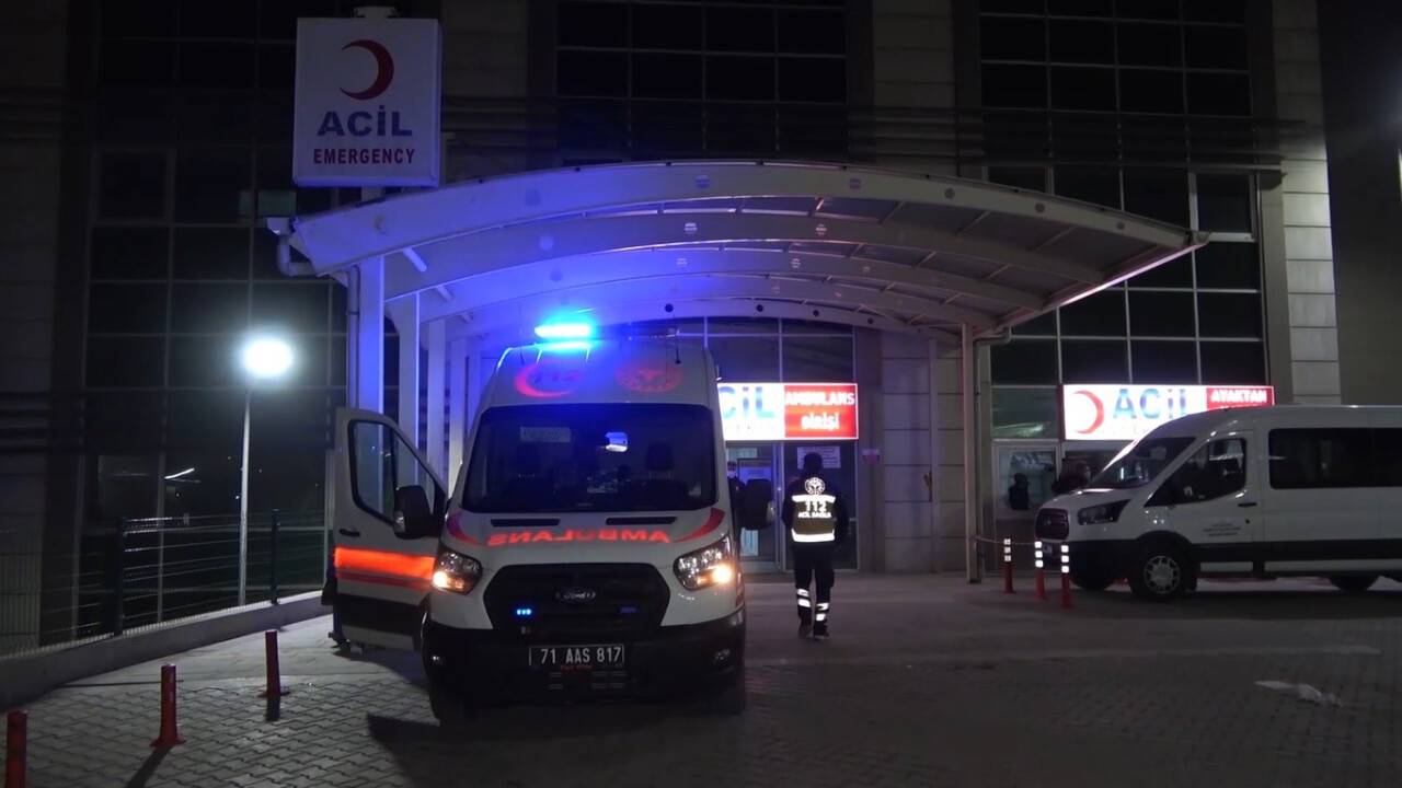 Çocuk 3. kattan düşerek ağır yaralandı