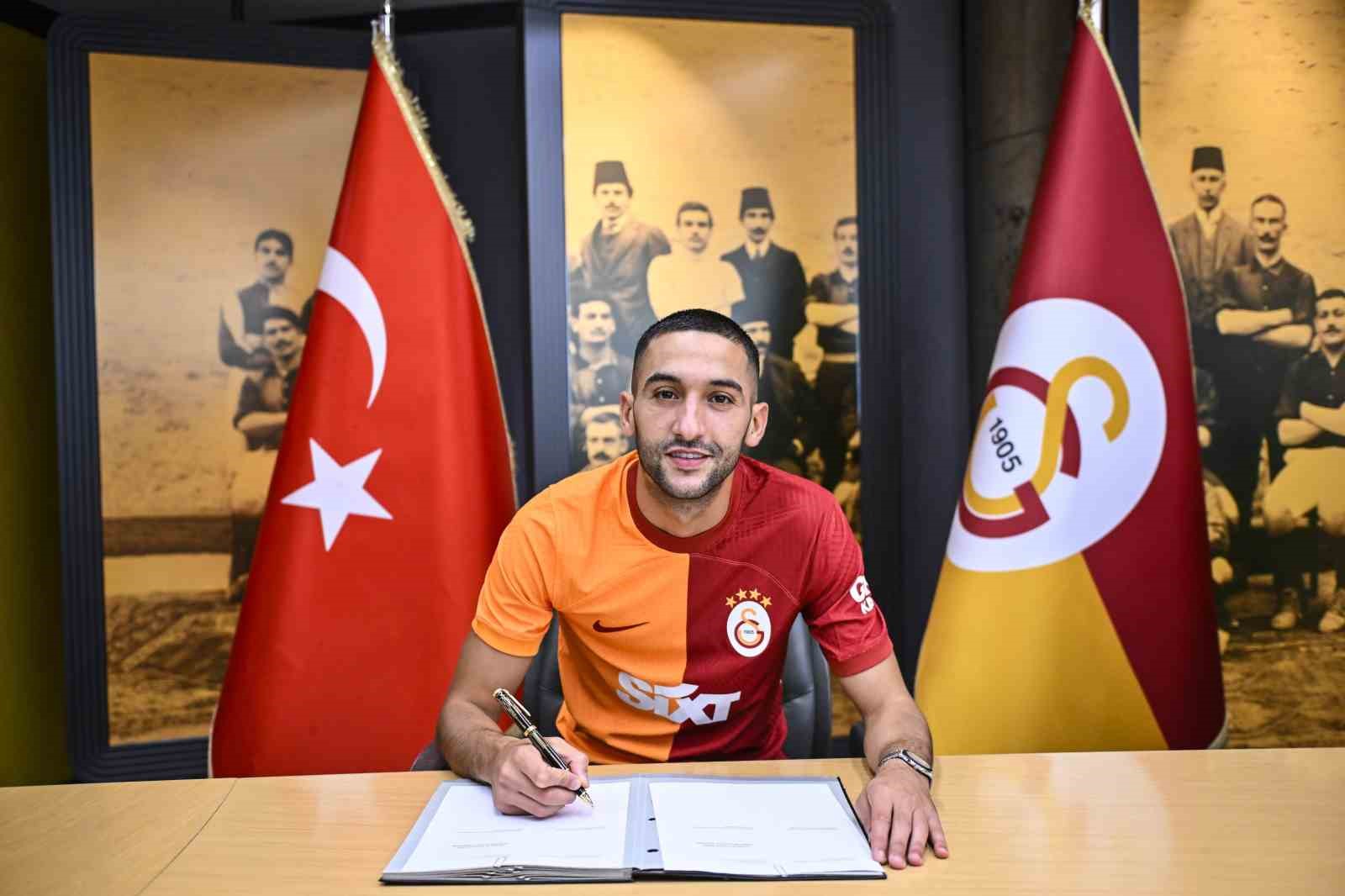 Hakim Ziyech, sarı-kırmızılı taraftarların karşısına çıktı