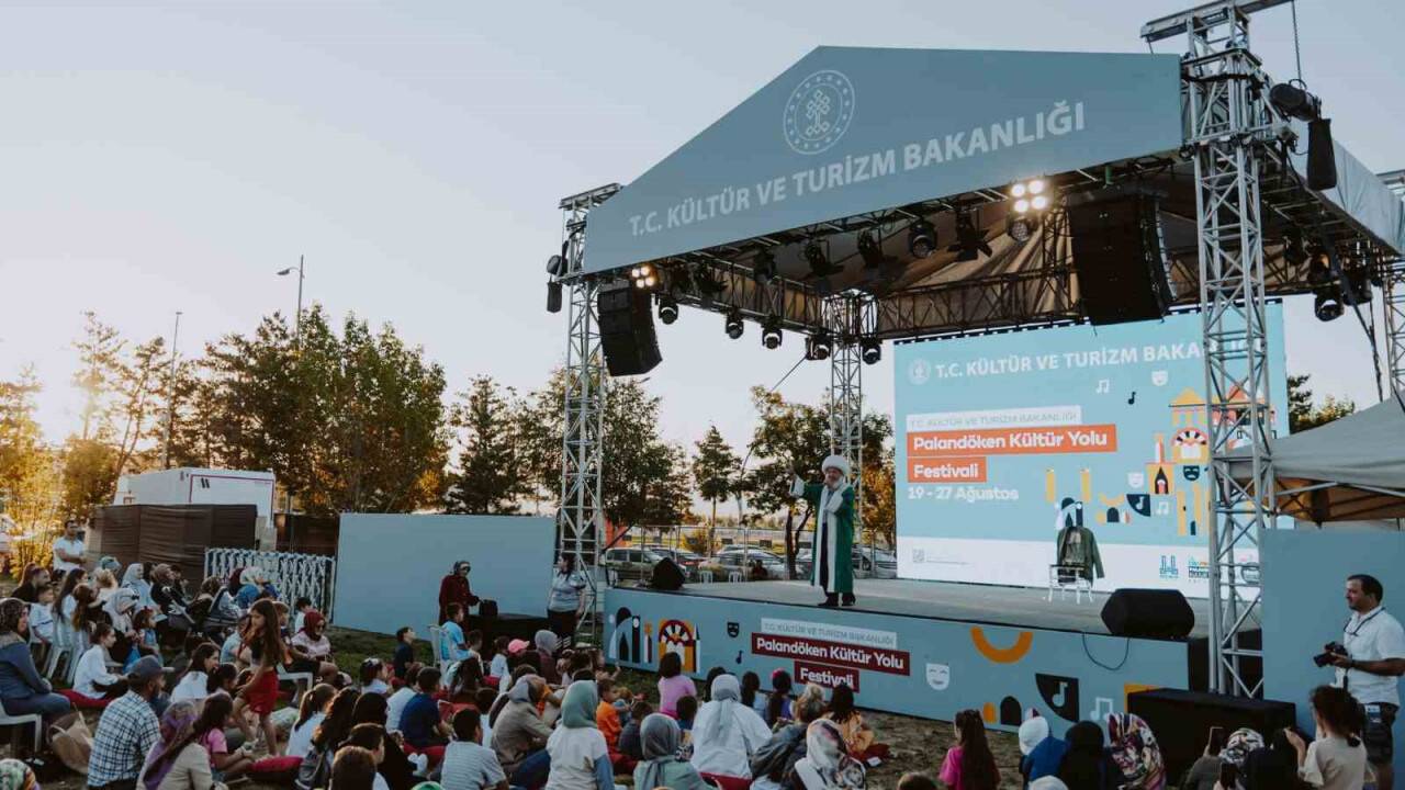 Konya Türk Tasavvuf Müziği Topluluğu Erzrum'daki festivalde