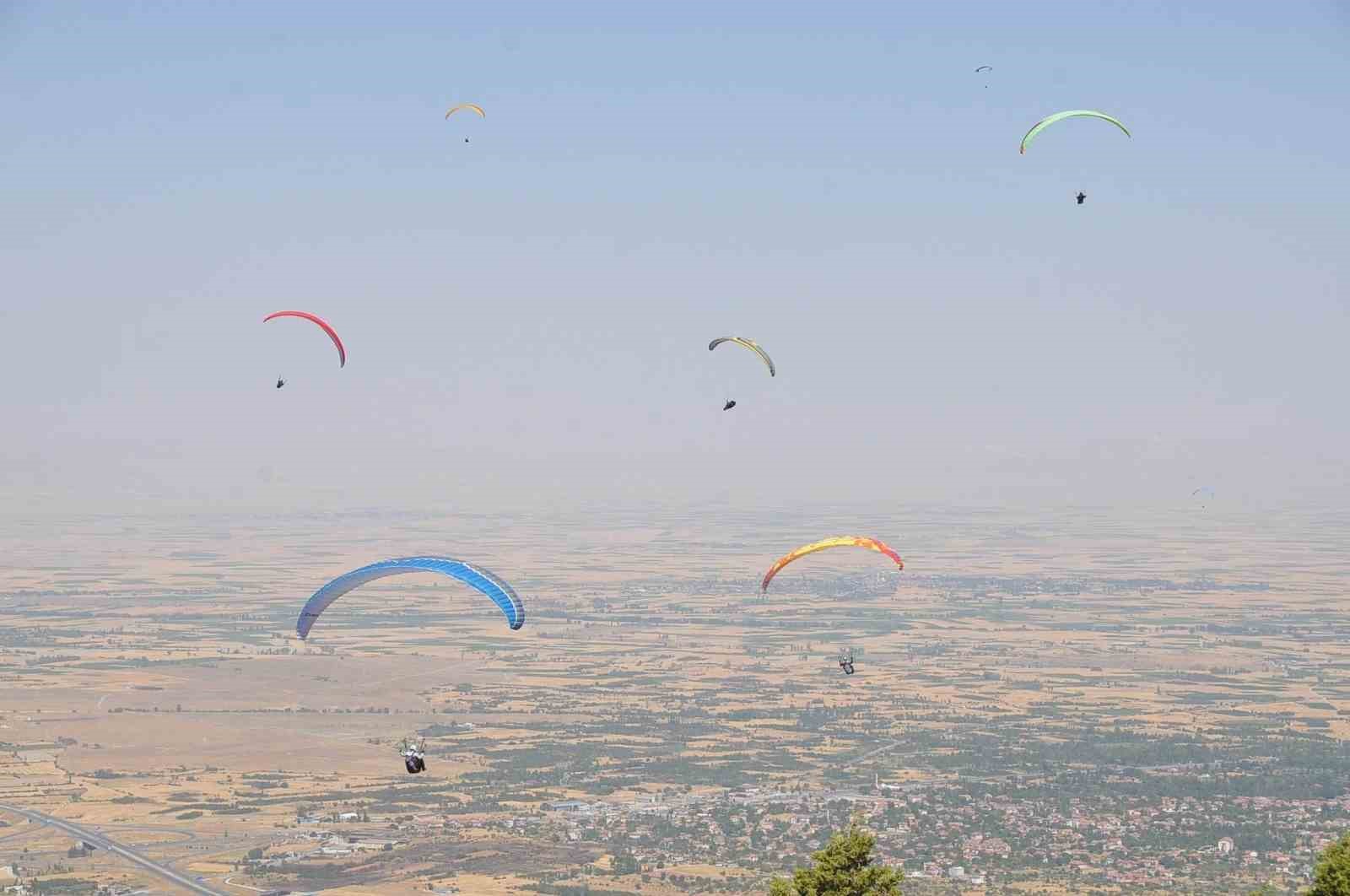Akşehir XC Open Türkiye Yamaç Paraşütü Yarışması başladı