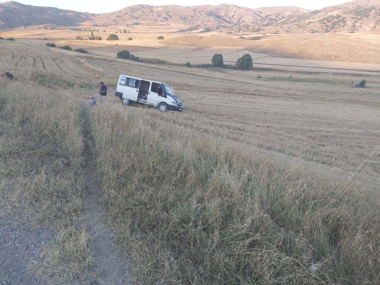 Direksiyon hakimiyetini kaybeden sürücü kaza yaptı