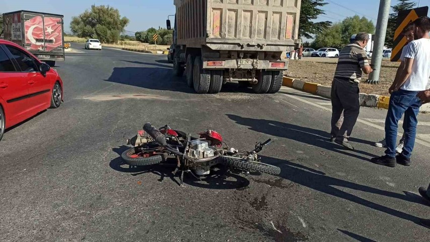 Konya’da motosikletle kamyon çarpıştı