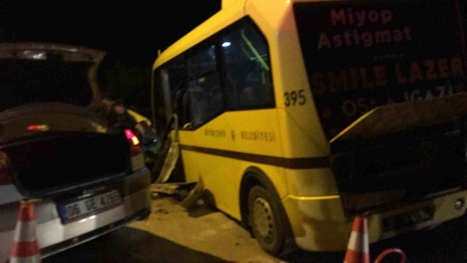 Bursa’da belediye otobüsüyle otomobil çarpıştı, can kaybı var
