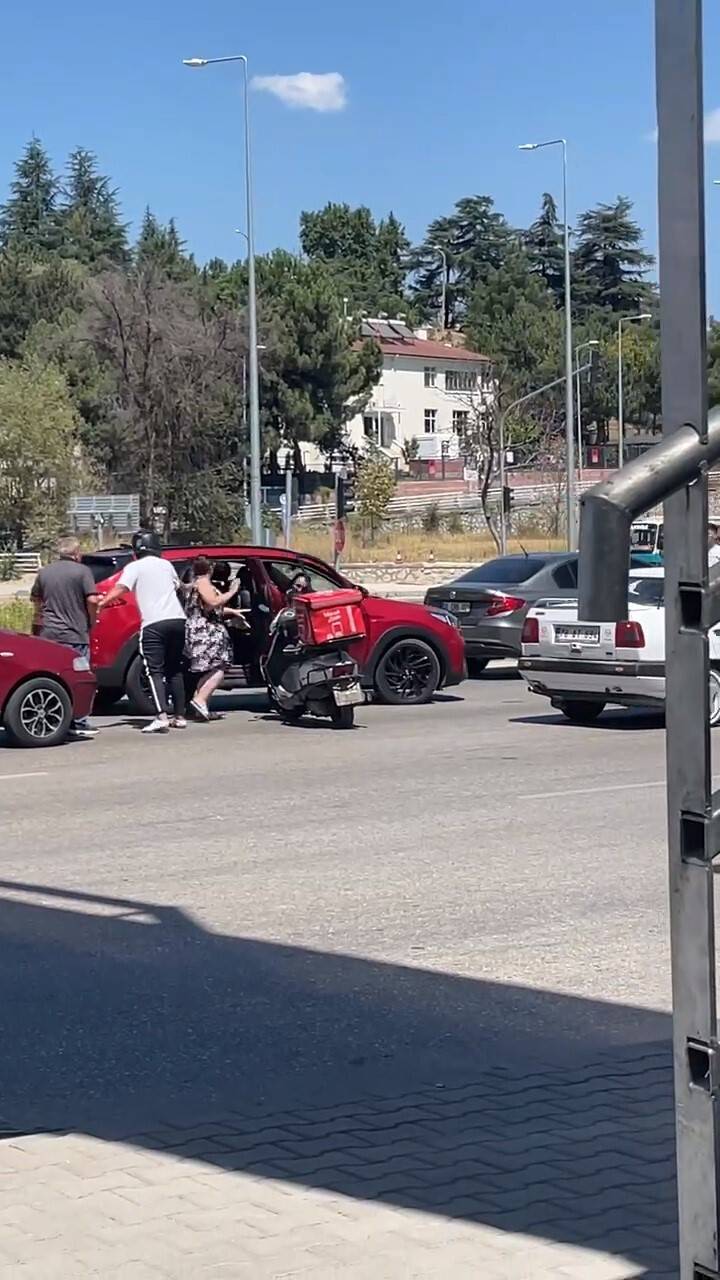 Yol verme kavgasında ezilme tehlikesi