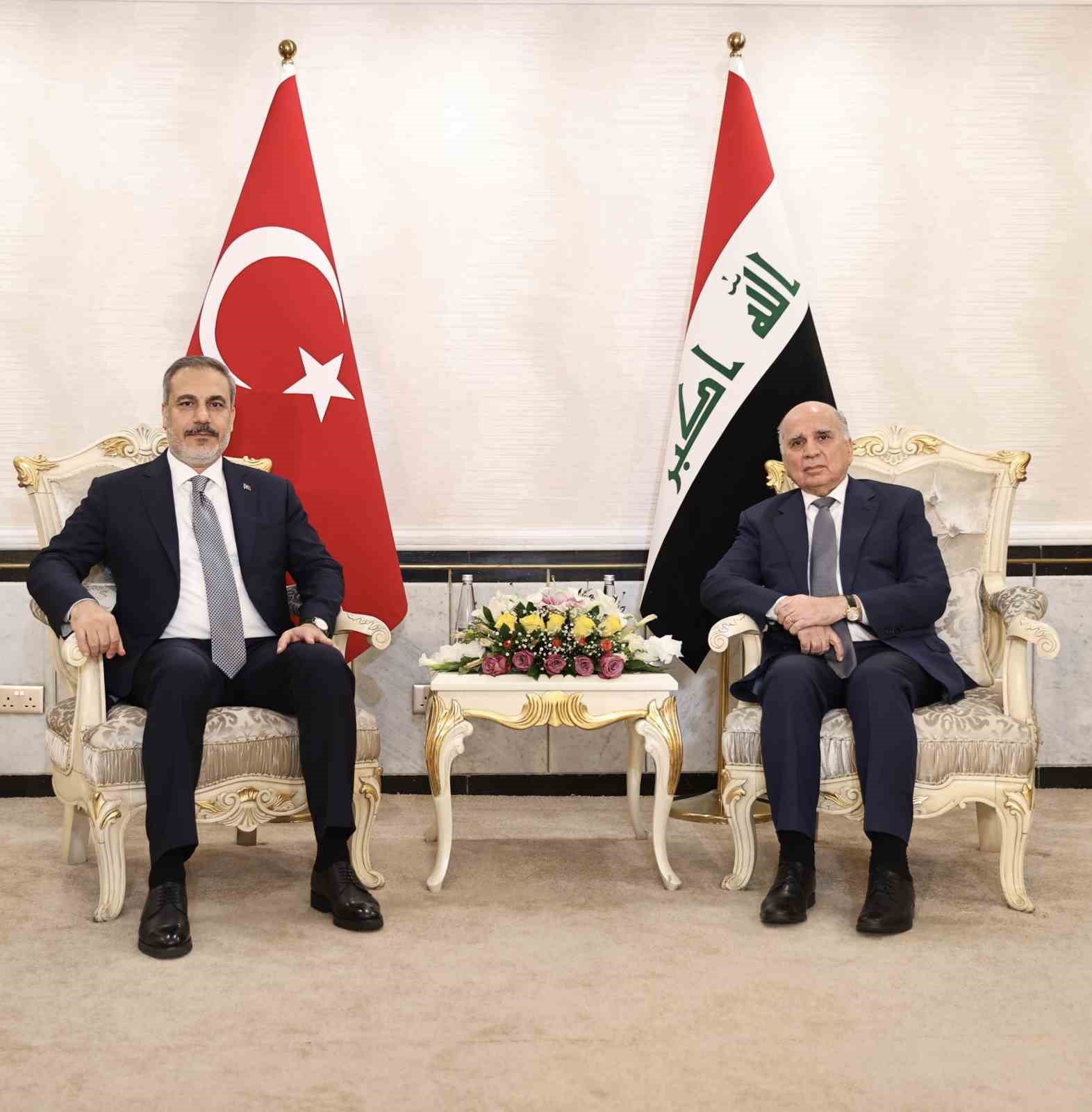 Dışişleri Bakanı Fidan, Irak Başbakan Yardımcısı ve Dışişleri Bakanı Fuad Hüseyin ile bir araya geldi