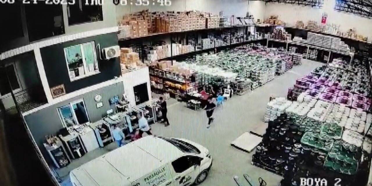 Malatya'da sabah saatlerinde deprem  güvenlik kameralarına yansıdı