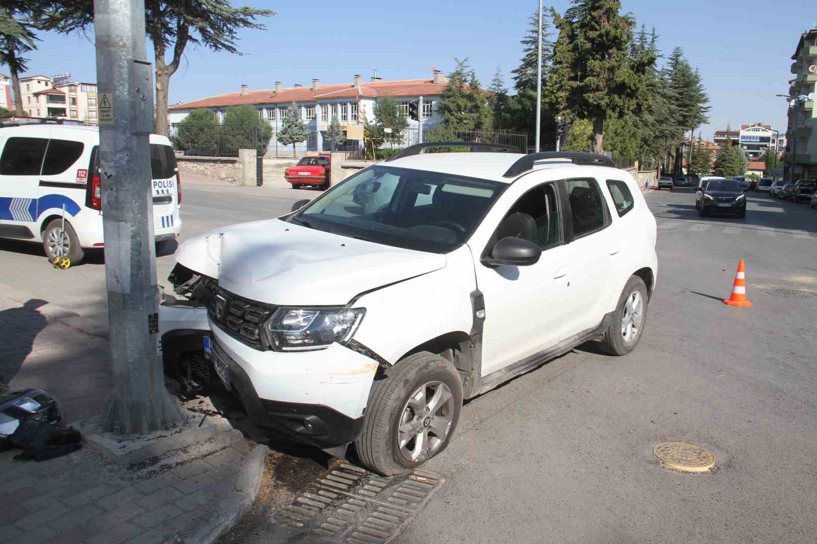 Beyşehir'de otomobiller çarpıştı: 3 yaralı