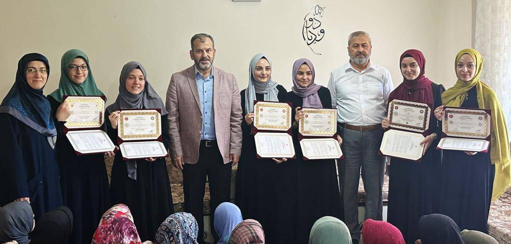 Hafizeler taçlandı