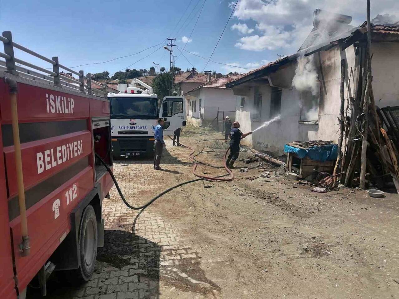 Evleri yanan kadın ortadan kayboldu