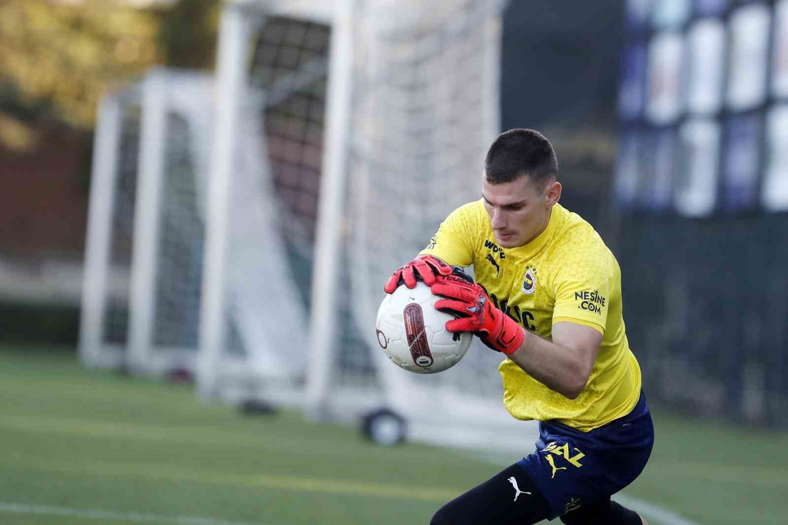 Livakovic, Fenerbahçe formasıyla ilk antrenmanına çıktı