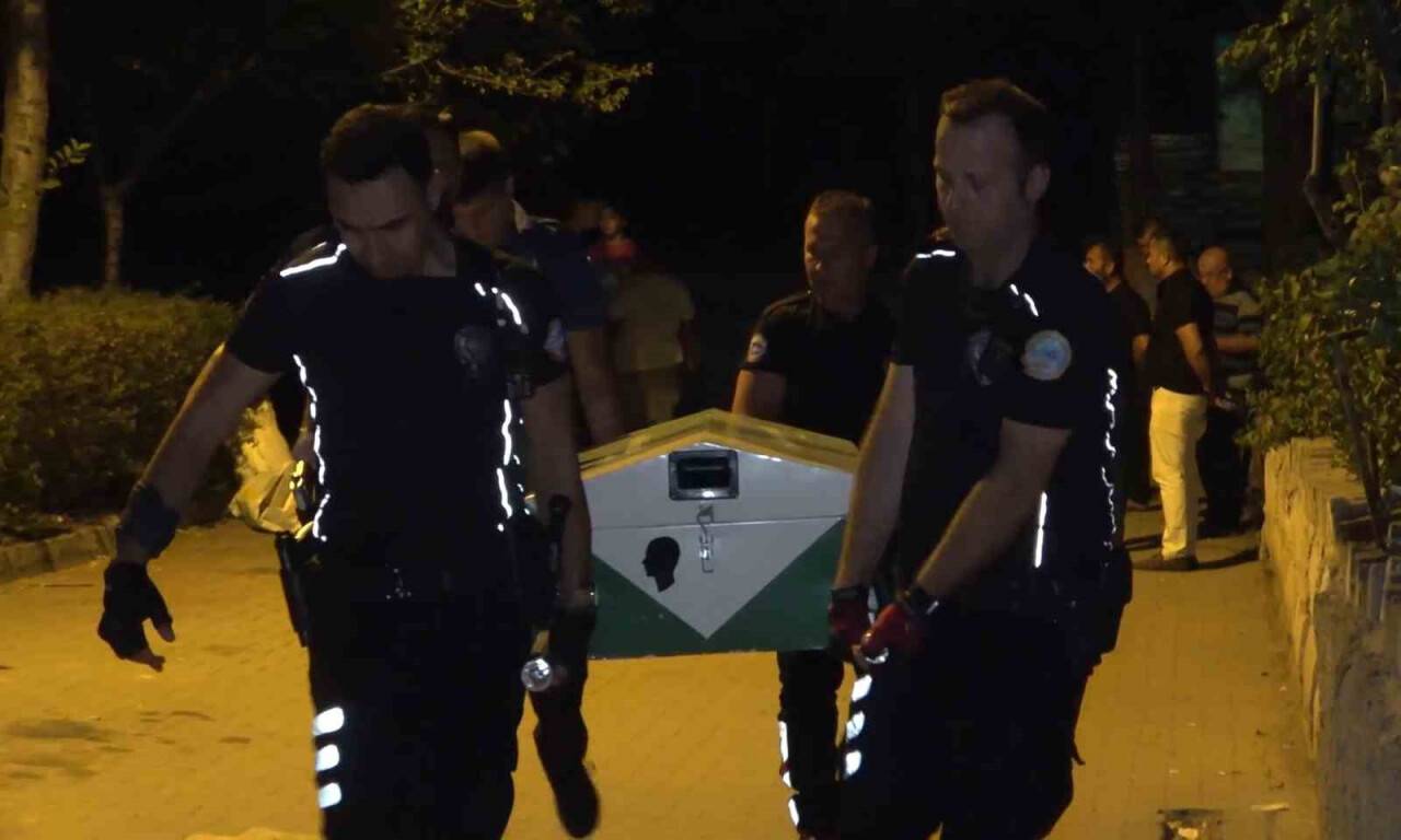 Eşinin sevgilisi olduğunu düşündü, kurşun yağmuruna tuttu