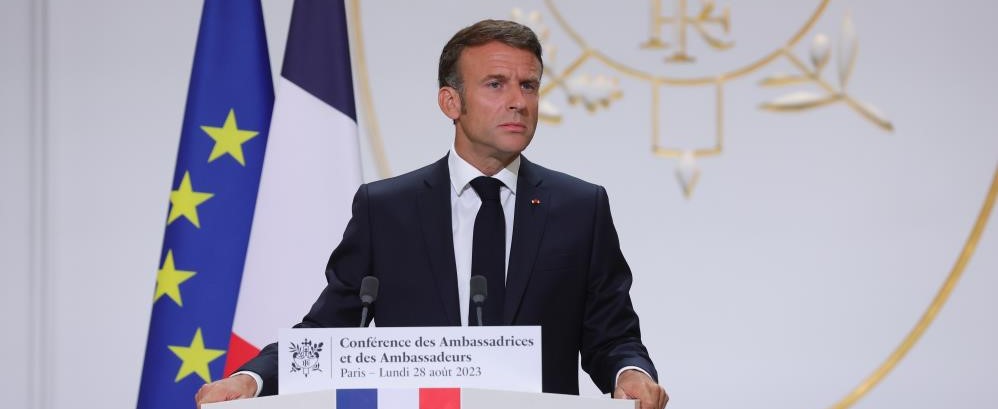 Emmanuel Macron: “Fransız elçi Nijer’de kalacak”