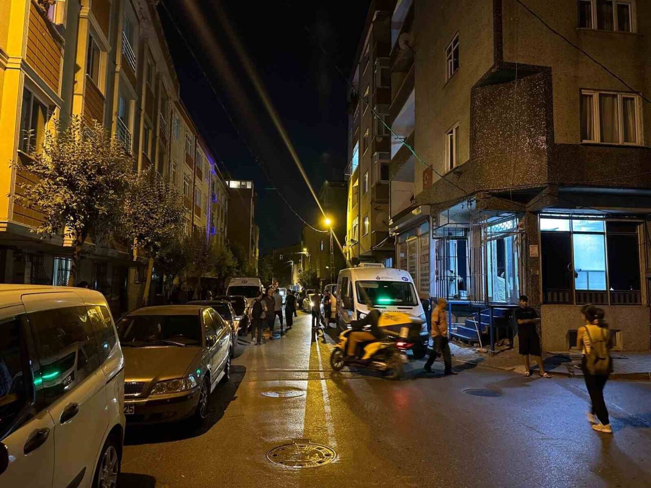 Cinnet geçiren adam önce eşini sonra kendini vurdu