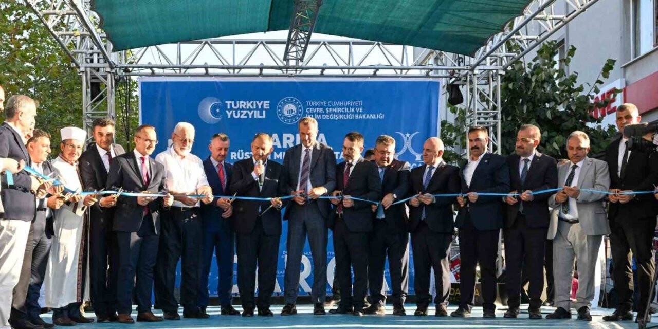 Bakan Özhaseki: "İnsanların eczacılara boyun büktüğü dönemleri de biliyoruz"