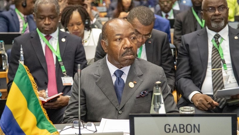 Gabon'da alıkonulan Cumhurbaşkanı dünyadan yardım istedi