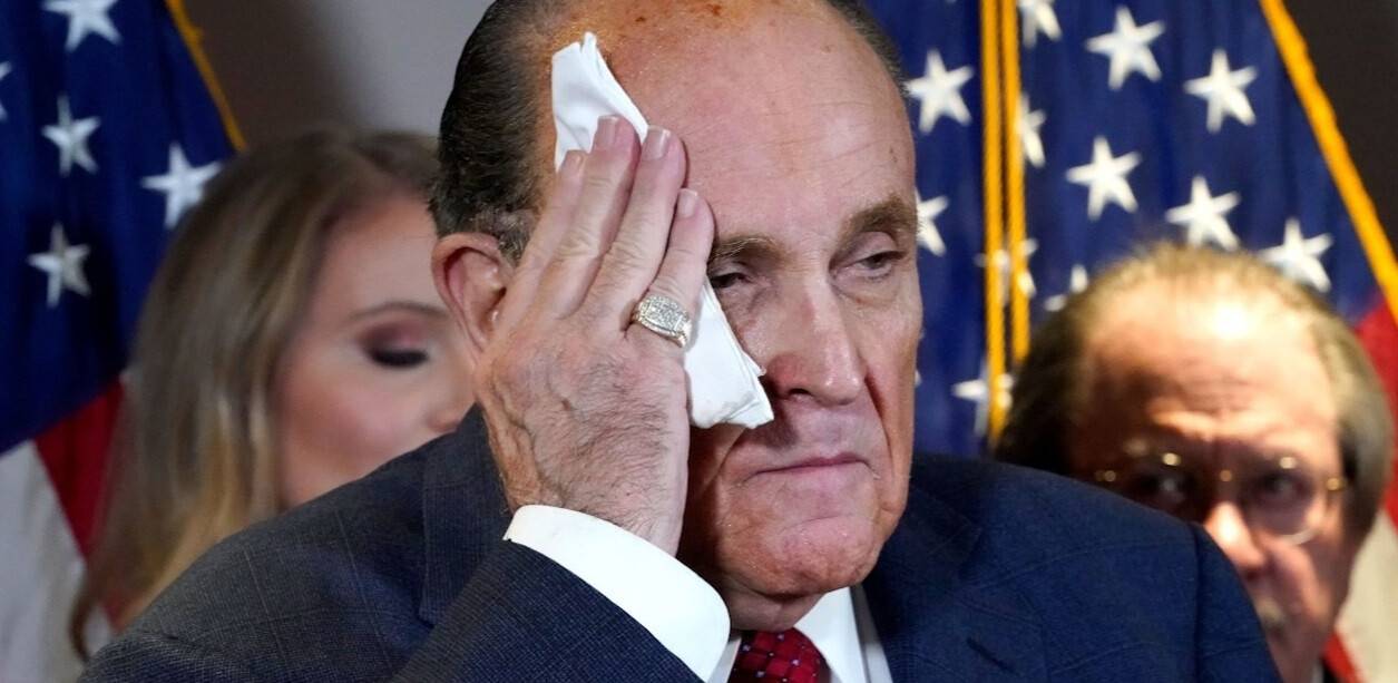 Trump'ın avukatı Giuliani, davayı kaybetti