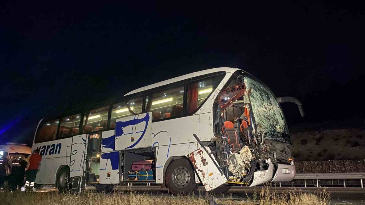 Feci kazada 15 kişi yaralandı