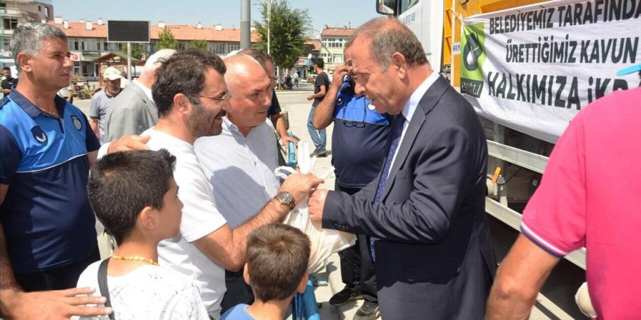 Ereğli Belediyesi organik tarım ürünlerini hemşehrileriyle paylaşıyor