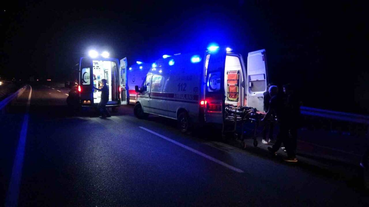 Karşı şeride çıkan tır otobüse çarptı: 6 ölü, 43 yaralı