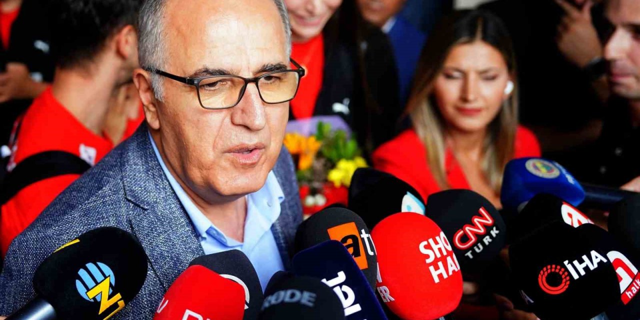 Mehmet Akif Üstündağ: “Türk voleybolu adına gurur duyuyorum”