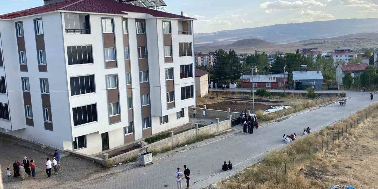 4’üncü kattan düşen 2 yaşındaki bebek hayatını kaybetti