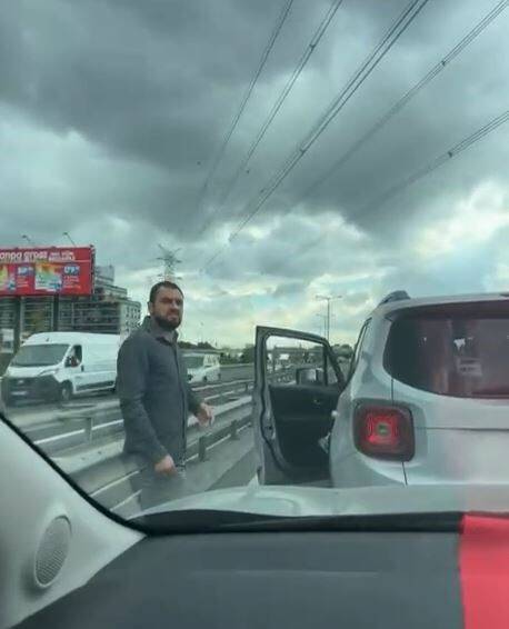 İstanbul’da kadın psikiyatrist trafikte dehşeti yaşadı