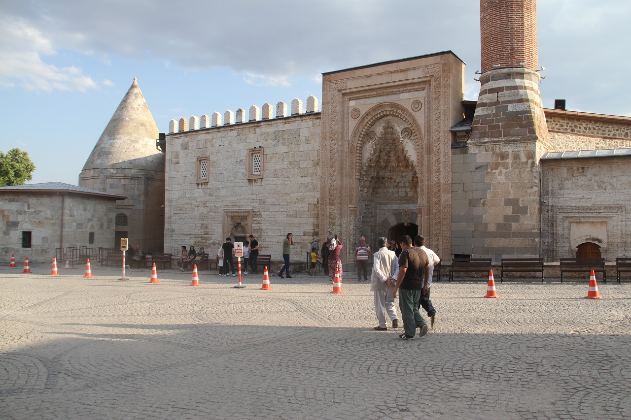 Anadolu'daki ahşap direkli camilerin en büyüğüne 281 bin ziyaret