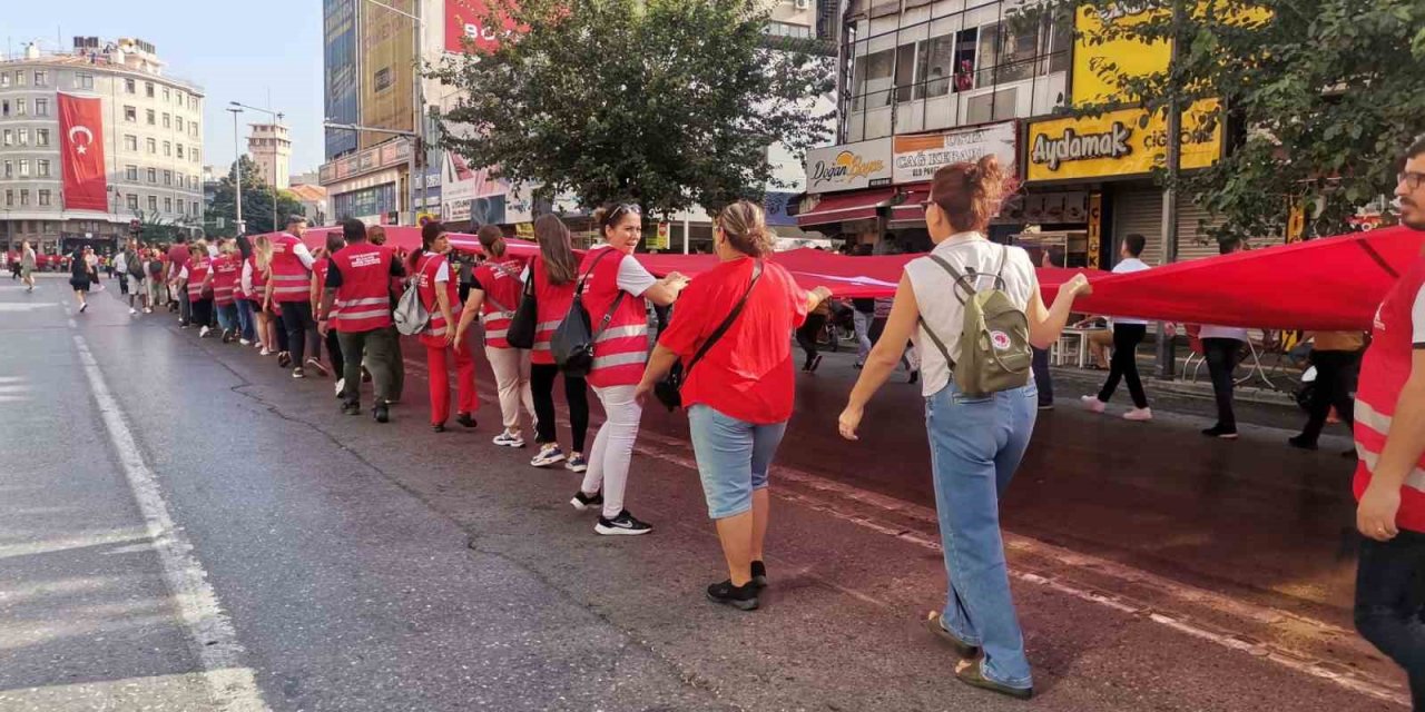 İzmir 9 Eylül'ü kutluyor: Zafer Yürüyüşü başladı