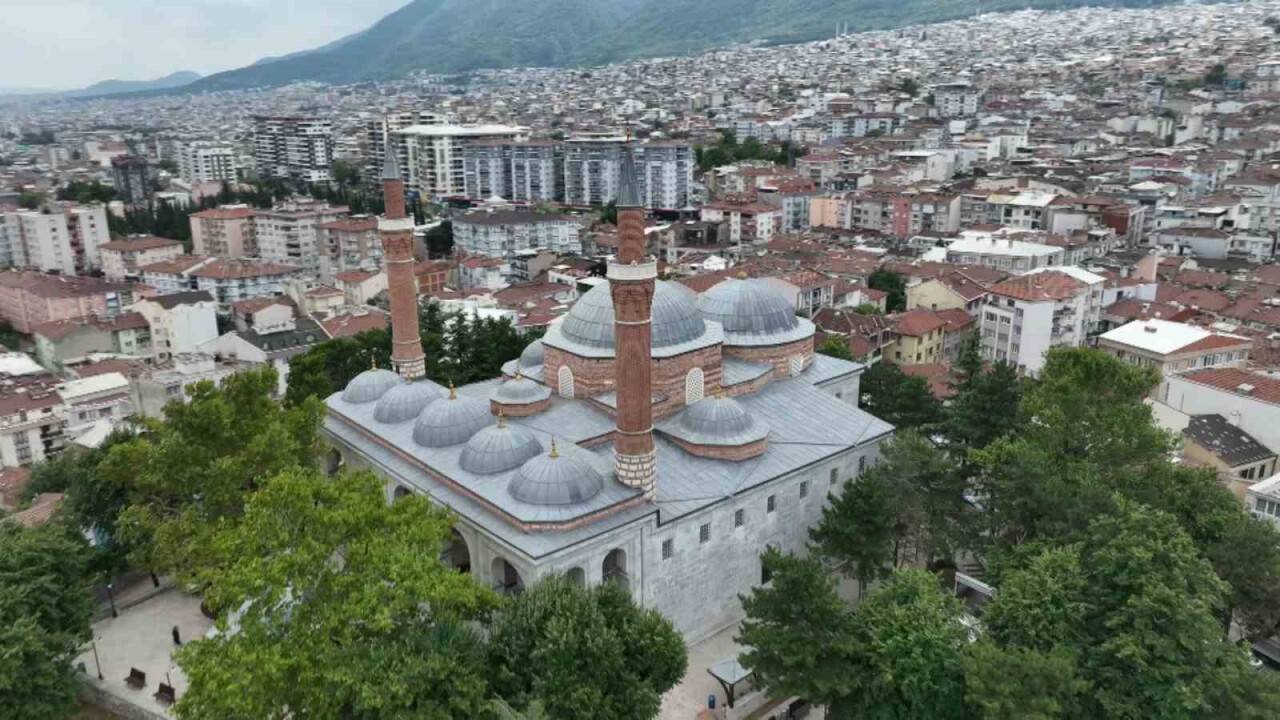 Bursa'da  bu caminin içine sinek giremiyor!