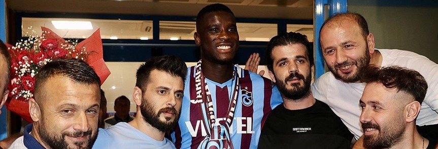 Trabzonspor'un yeni transferi  taraftardan etkilendi