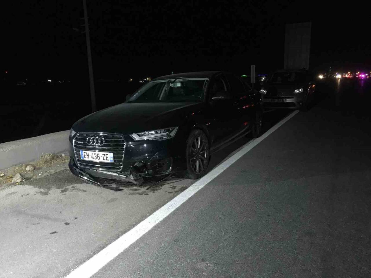 Konya'da kaza: Yolcu indiren araca kamyon çarptı: 2 ölü, 8  yaralı