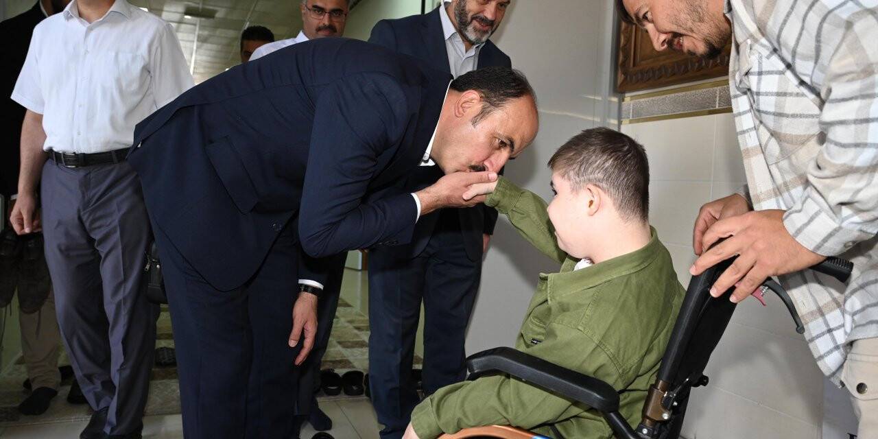 Başkan Altay minik kur’an talebelerine eğitim seti dağıttı