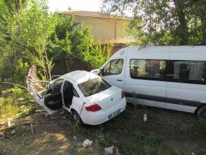 Iğdır'da Yolcu Minibüsü Otomobile Çarptı: 1 Ölü, 9 Yaralı